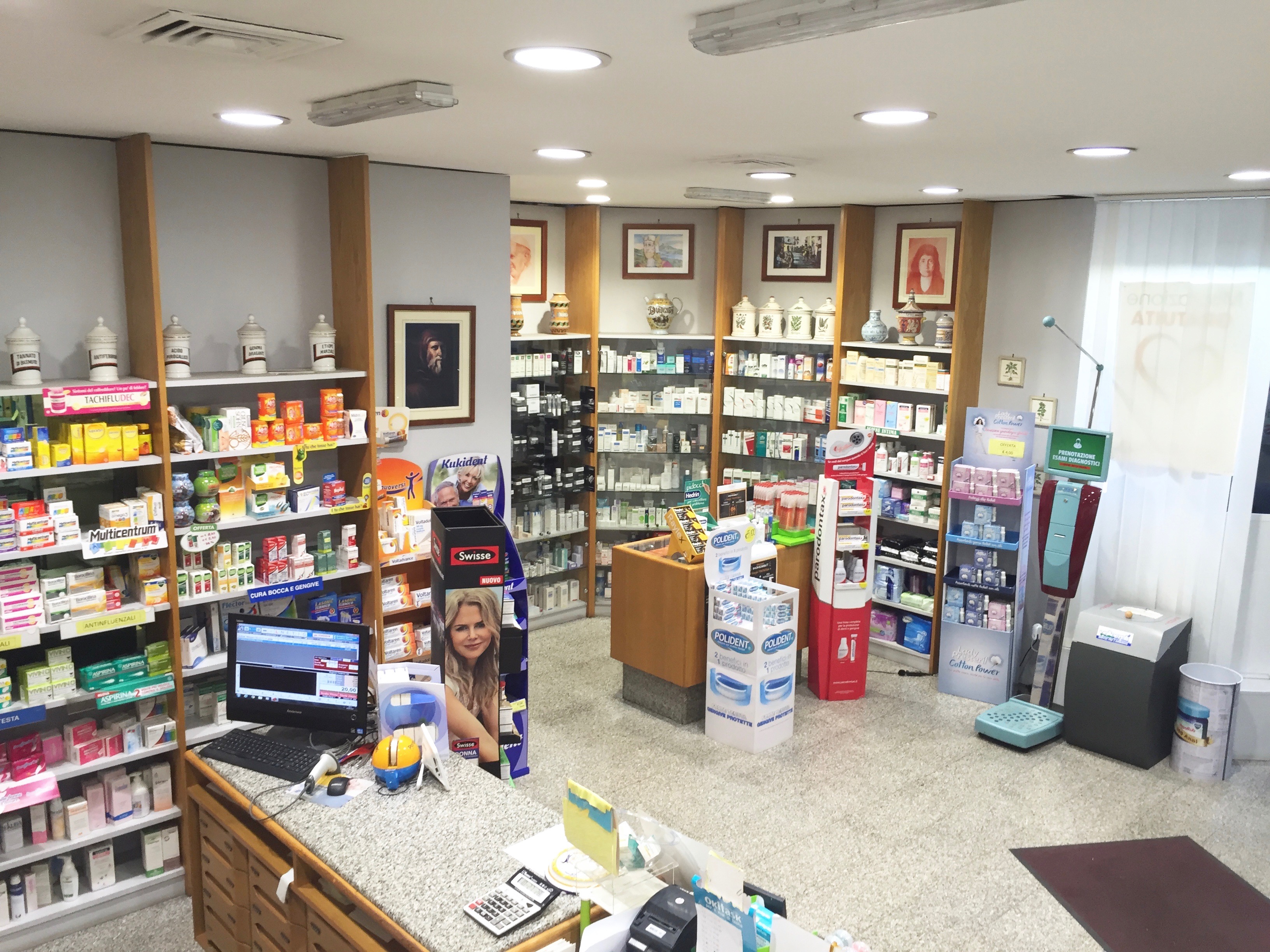 foto interni della farmacia Ciacco